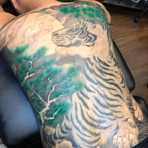 Hình Xăm Hổ Trong Rừng