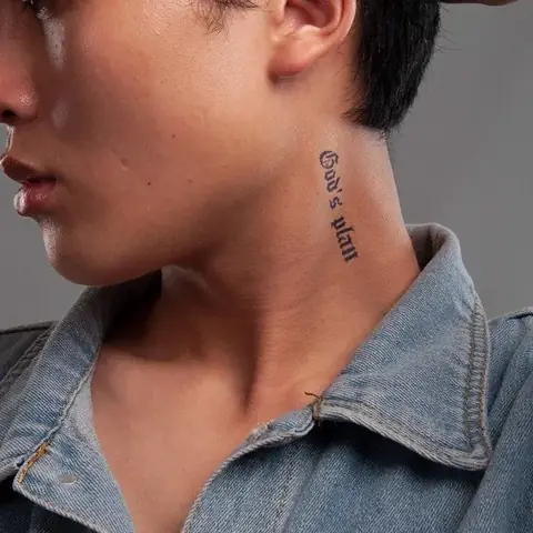 Hình Xăm Chữ Tiếng Anh Ở Cổ