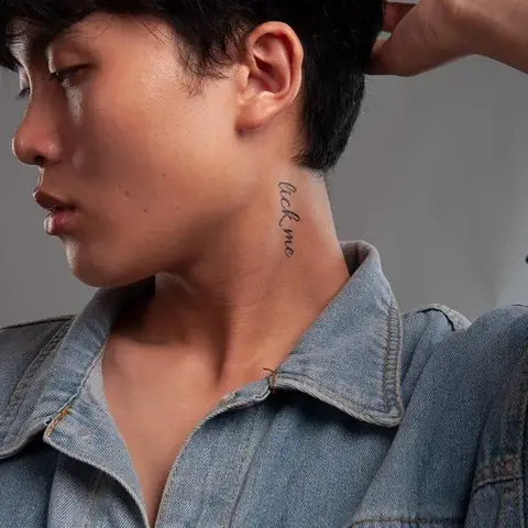 Hình Xăm Chữ Ở Cổ Đẹp Nhất Cho Nam