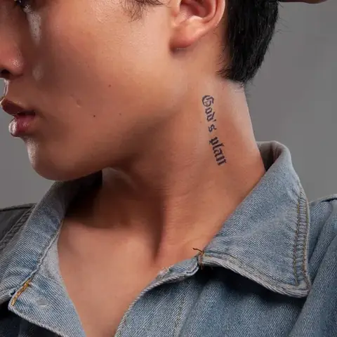 Hình Xăm Chữ Ở Cổ Đẹp Nhất Cho Nam