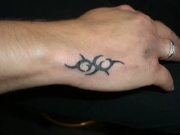 Mini-tatuaje-tribal.