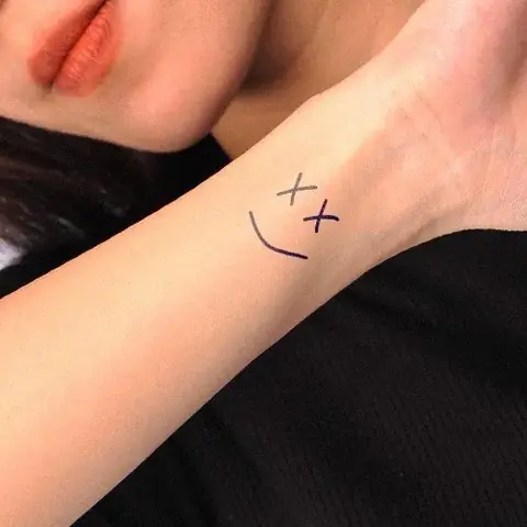 Hình Xăm Mini Đẹp Cho Nữ Ở Cổ Tay