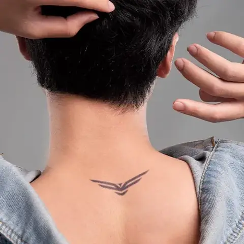 Những Hình Xăm Nhỏ Đẹp Sau Gáy Những Hình Xăm Nhỏ Đẹp Sau Gáy