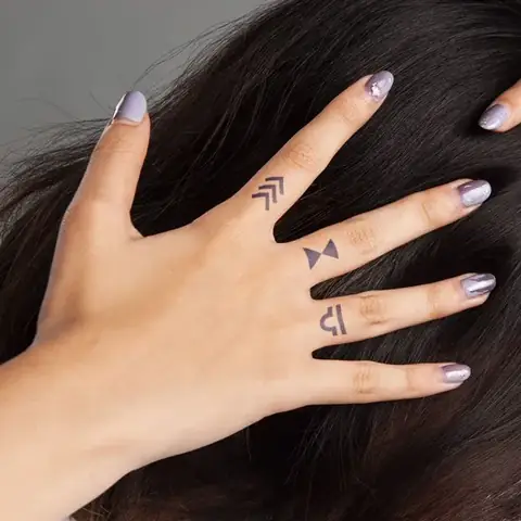 Những Hình Xăm Đẹp Nhỏ Ở Ngón Tay Những Hình Xăm Đẹp Nhỏ Ở Ngón Tay