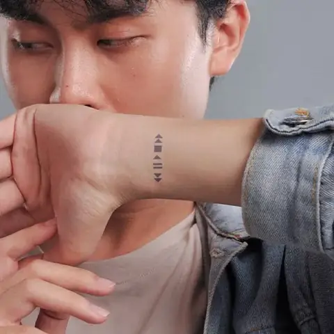 Những Hình Xăm Nhỏ Đẹp Ở Cổ Tay Những Hình Xăm Nhỏ Đẹp Ở Cổ Tay