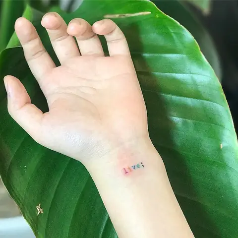 Hình Ảnh Cho Những Hình Xăm Quyến Rũ Cho Nữ Ở Cổ Tay: