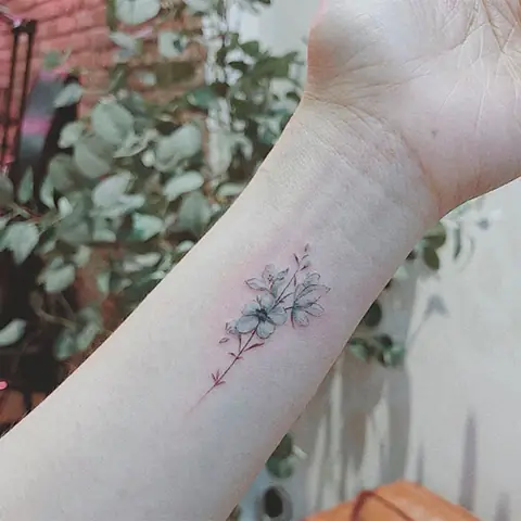 Hình Ảnh Cho Những Hình Xăm Quyến Rũ Cho Nữ Ở Cổ Tay: