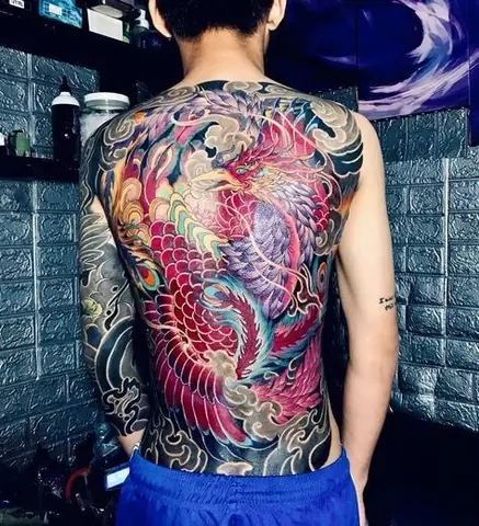 Các Yếu Tố Ảnh Hưởng Đến Thiết Kế Hình Xăm Phượng Hoàng