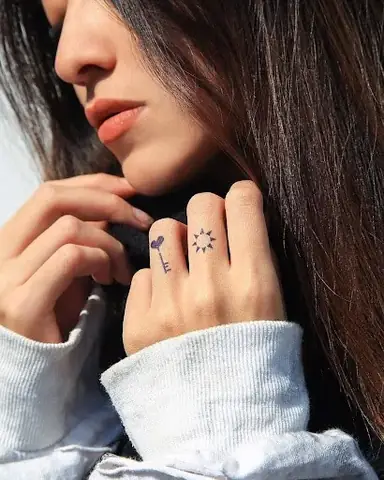 Hình Xăm Ở Ngón Tay