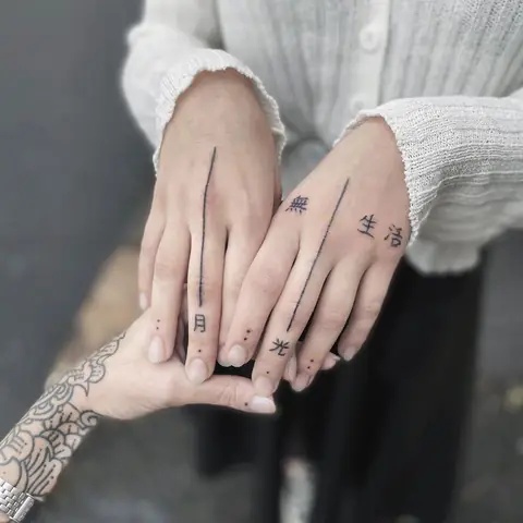 Hình Xăm Mini Chữ Kanji Trên Ngón Tay