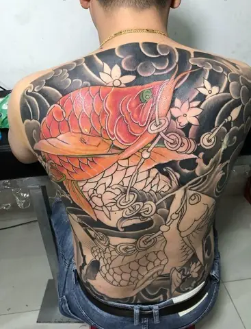 Hình Xăm Cá Rồng Kín Lưng: Uy Nghi, Mạnh Mẽ