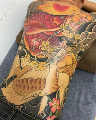 Hình Xăm Cá Rồng Ở Ngực: Táo Bạo, Quyến Rũ