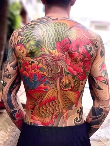 Hình Xăm Cá Rồng Kín Lưng: Uy Nghi, Mạnh Mẽ