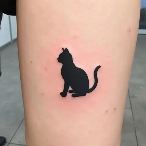 Hình Xăm Mèo Đen Tối Giản (minimalist)