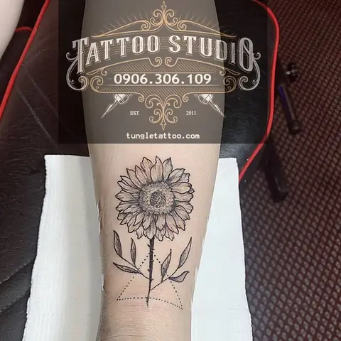 50+ Mẫu Hình Xăm Hoa Hướng Dương Đẹp Nhất, Đầy Sáng Tạo Và Ý Nghĩa 50+ Mẫu Hình Xăm Hoa Hướng Dương Đẹp Nhất, Đầy Sáng Tạo Và Ý Nghĩa