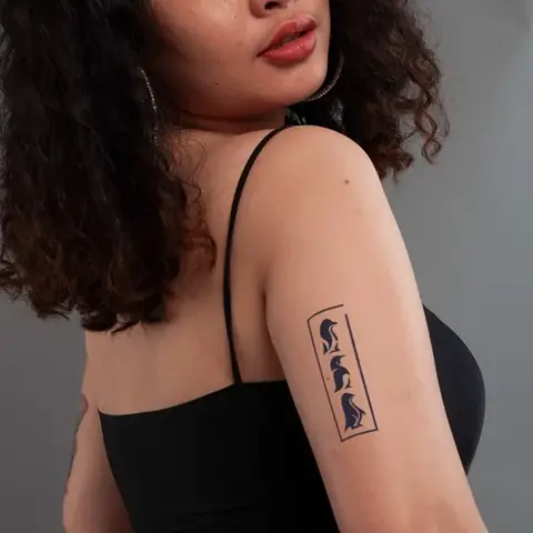 Hình Xăm Chim Cánh Cụt Gia Đình
