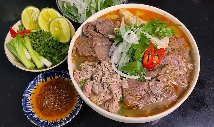 Bún Bò Huế – Hương Vị Nước Dùng Đậm Đà