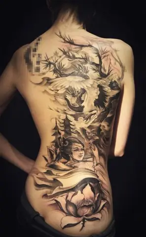 Geisha Ở Lưng