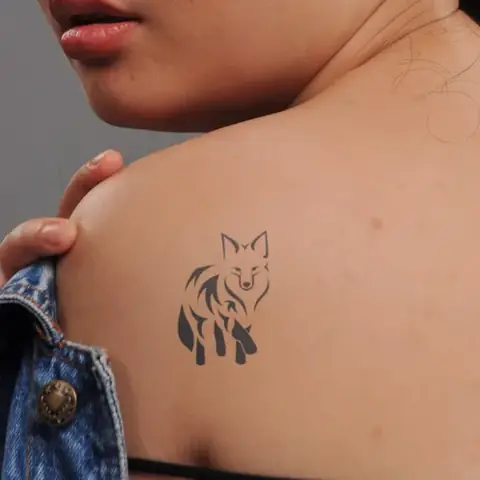 Hình Xăm Con Cáo Mini Sau Lưng