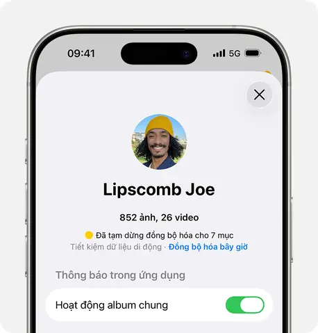 Màn Hình Iphone Hiển Thị Thông Báo Trạng Thái “đã Tạm Dừng Đồng Bộ Hóa Với Icloud”. Bên Cạnh Trạng Thái Thư Viện Ảnh Của Bạn Là Một Chỉ Báo Màu Xanh Lục, Màu Vàng Hoặc Màu Đỏ Tương Ứng Với Thông Báo Trạng Thái. Trong Hình Ảnh Này, Chỉ Báo Trạng Thái Có Màu Vàng.