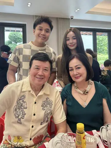 Ý Nghĩa Hình Xăm Của Ưng Hoàng Phúc: Khám Phá Ngôn Ngữ Thầm Lặng Của Nghệ Sĩ