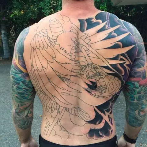 Ý Nghĩa Hình Xăm Đại Bàng Cắp Rắn