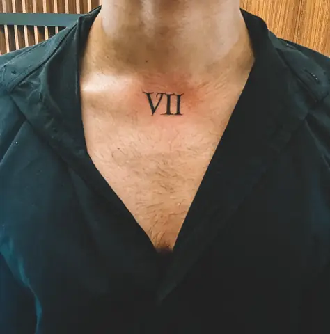Hình Xăm Chữ Số La Mã Trên Ngực