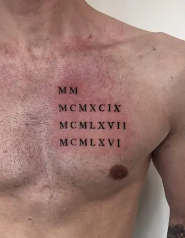 Hình Xăm Chữ Số La Mã Nhỏ Trên Ngực