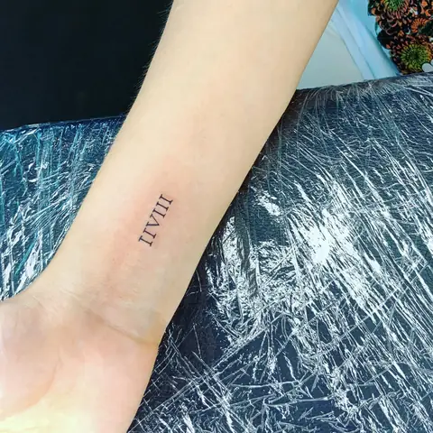 Hình Xăm Chữ Số La Mã Đơn Giản