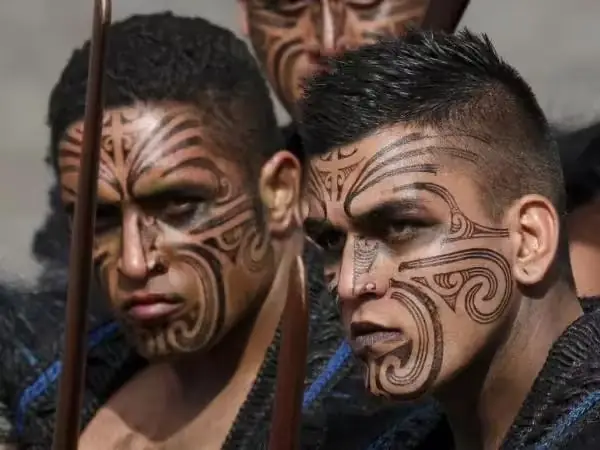 Hình Xăm Maori Ở Mặt Và Cằm Hình Xăm Maori Ở Mặt Và Cằm