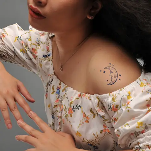 Hình Xăm Mặt Trăng Ngôi Sao Và Hoa Văn