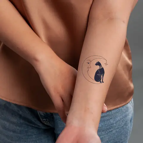 Hình Xăm Mèo Ngắm Trăng Sao