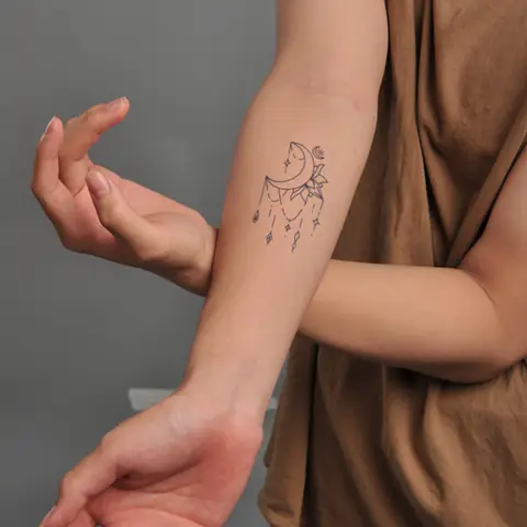 Hình Xăm Trăng Sao Và Chuông Gió