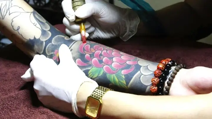 Lưu Ý Quan Trọng Trước Khi Xăm Hình Nhật Cổ Ôm Cá Chép