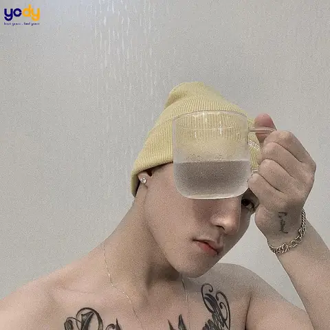 Ý Nghĩa Hình Xăm Micro Và Chữ “emotion” Ở Cạnh Bàn Tay