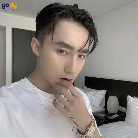 Ý Nghĩa Hình Xăm Micro Và Chữ “emotion” Ở Cạnh Bàn Tay