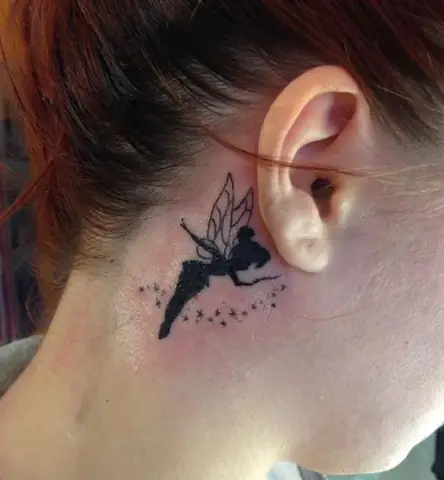 Tatuaje Campanilla Detrás De La Oreja