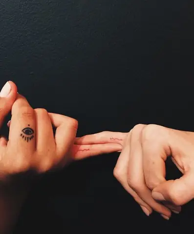 Chăm Sóc Sau Khi Xăm Hình Mini Ngón Tay Đúng Cách