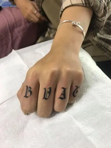 Chăm Sóc Sau Khi Xăm Hình Mini Ngón Tay Đúng Cách