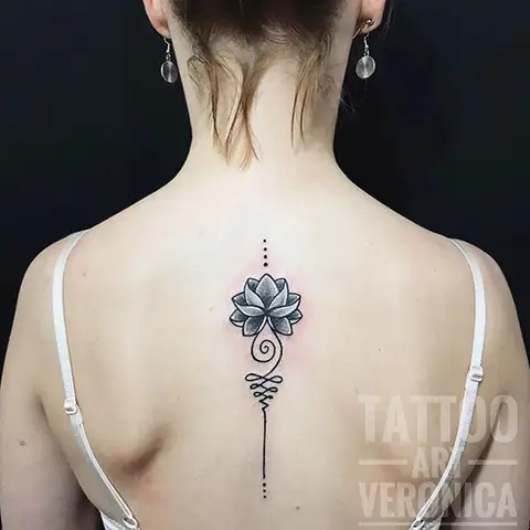 14. Hình Xăm Lưng: