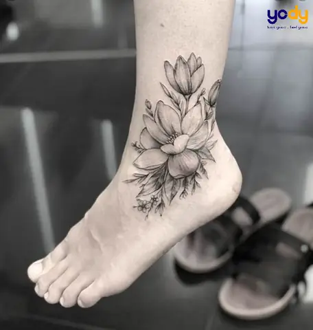 Hình Xăm Hoa Sen Đen Trắng