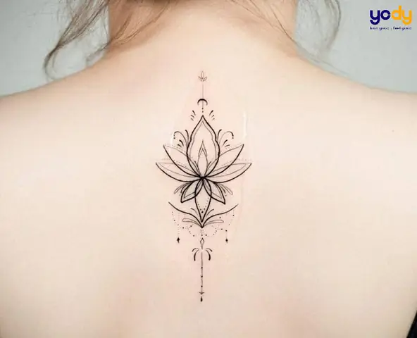 Hình Xăm Hoa Sen Đen Trắng