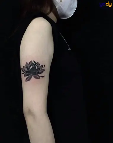 Hình Xăm Hoa Sen Đen Trắng