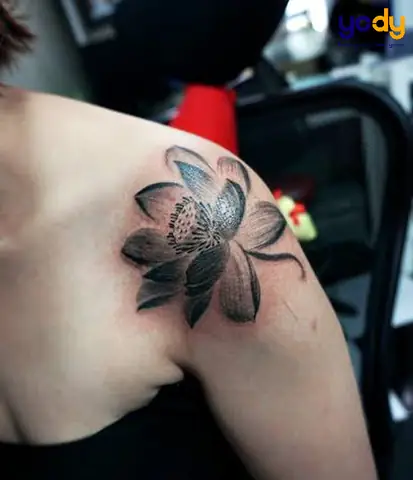 Hình Xăm Hoa Sen Đen Trắng