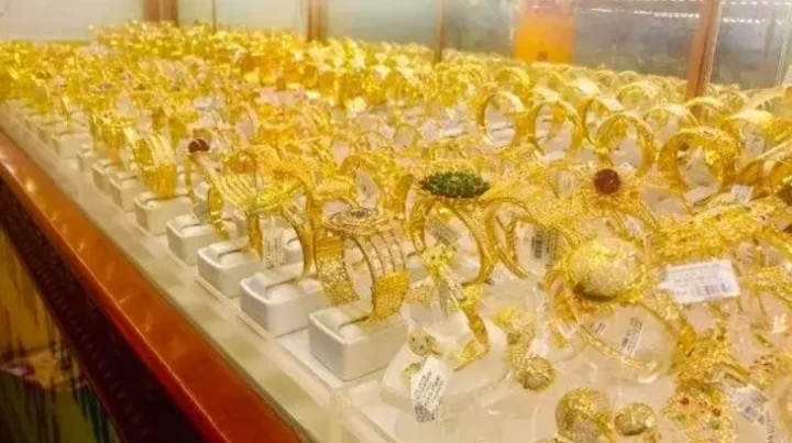 Biểu đồ giá vàng thế giới và Việt Nam