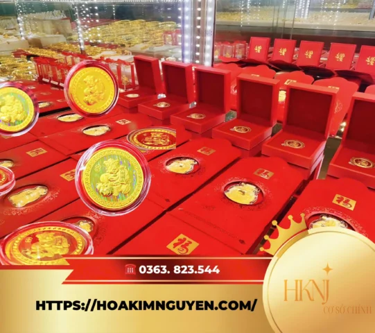 Giá Vàng Hoa Kim Nguyên Đà Nẵng Hôm Nay 2026: Dự Báo Và Phân Tích Chân dung khách hàng hài lòng khi mua vàng