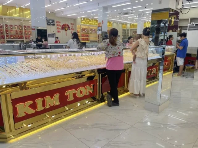 Không gian sang trọng tại Tiệm Vàng Kim Tôn