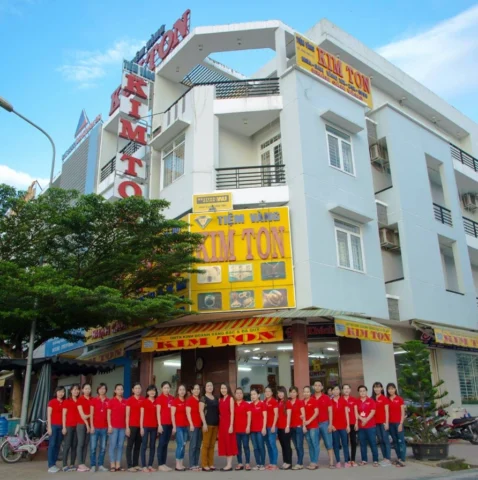 Các loại trang sức vàng đa dạng tại tiệm vàng