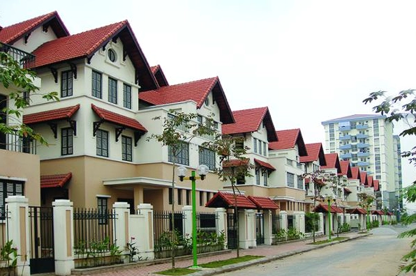 Toàn cảnh khu đô thị Việt Hưng với cây xanh và nhà ở đồng bộ
