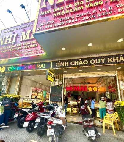 Tiệm Vàng Nhị Mai: Uy tín, Chất lượng và Định hướng 2026 Trưng bày các sản phẩm trang sức tại Tiệm Vàng Nhị Mai